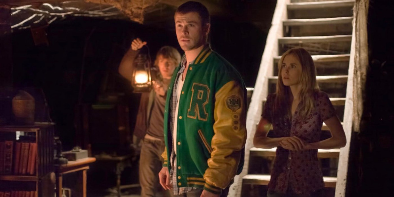   เหยื่อเข้าห้องใต้ดินในกระท่อมในป่า