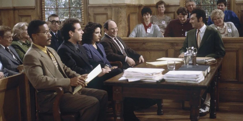   ตัวละครหลักนั่งอยู่ในศาลในซีรีส์ตอนจบของ Seinfeld