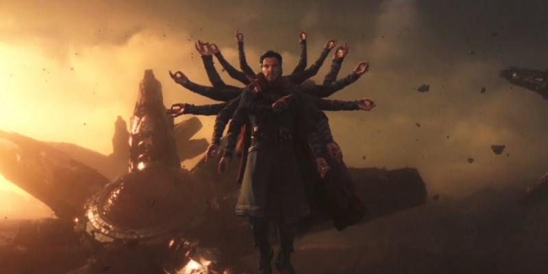   Doctor Strange varázslatokat űz Thanos ellen a Titanon.