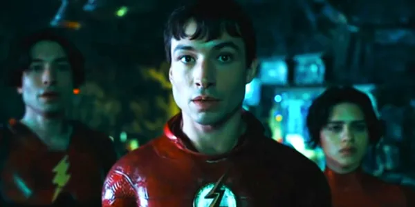 Эзра Миллер Барри Аллен рөлін ойнап, Flash фильмінің көп нұсқалары бар
